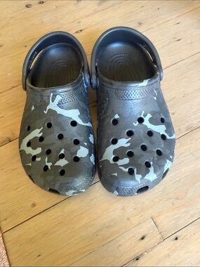 CROCS Kids Camo Comfort Clog - Black & Green